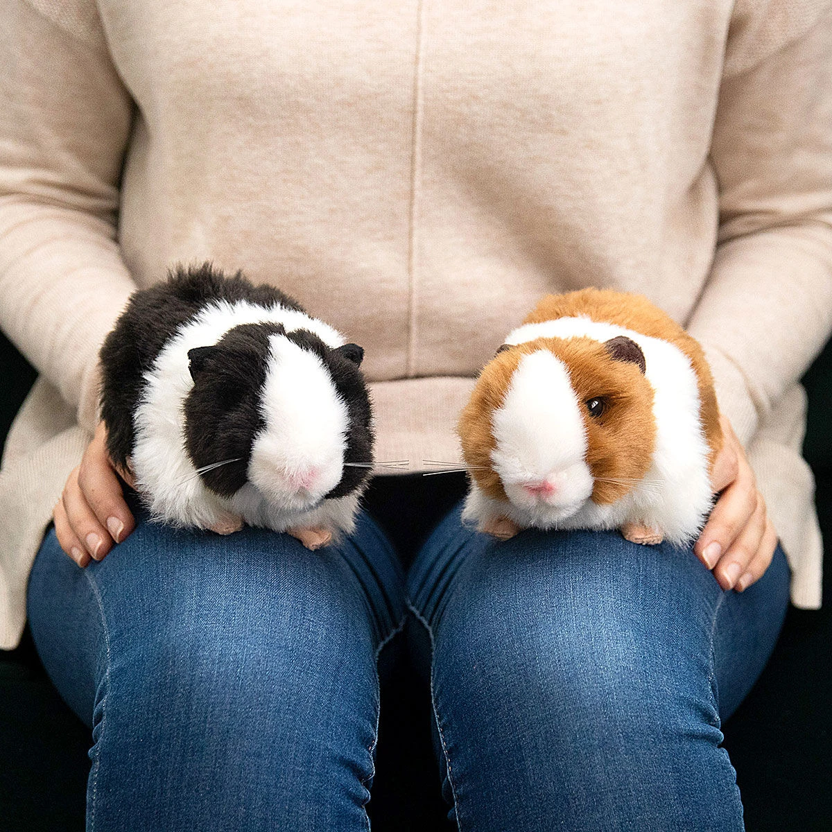 Living Nature Black & White Guinea Pig With Sound 5 Living Nature Black & White Guinea Pig With Sound - Image 3